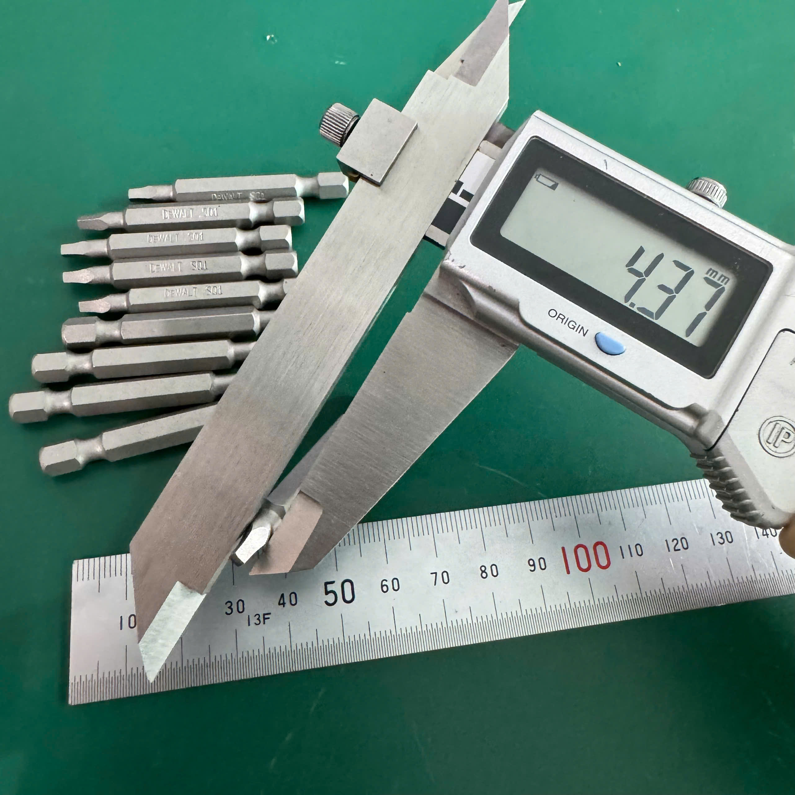 đầu vít vuông 1.jpg